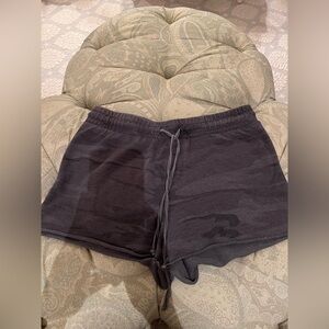 Z supply camo Women's Shorts